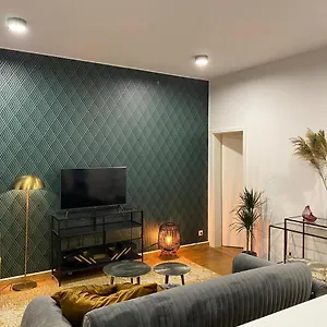 Cozy W/ King Bed Great For Discovering Apartment