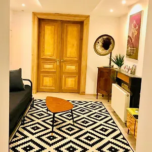 Lyves Apartment